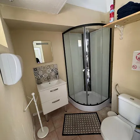 A Centre Ville- Pour 2 - Petit Prix- Juillet-aout Reservation D'1 Semaine Minimum-check In 17-19h 勒宝洛